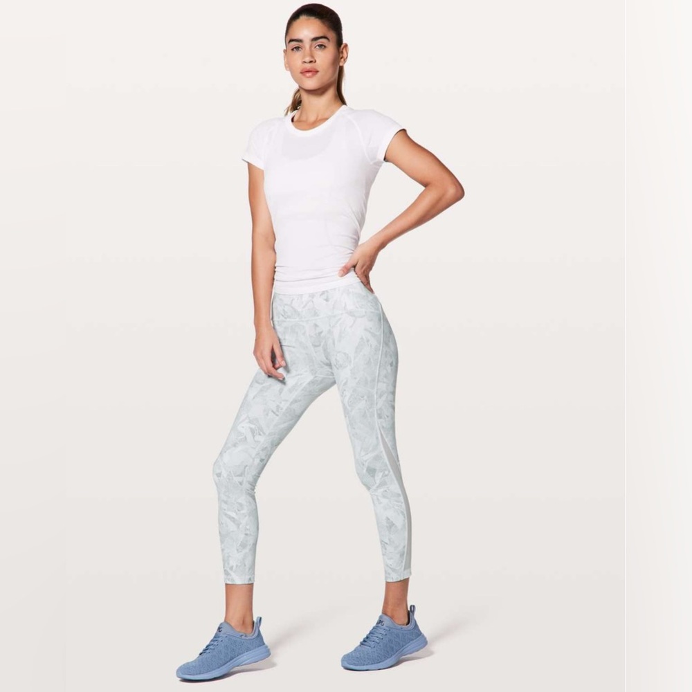 Lululemon Train Times 7/8 Pant *25"
Jasmine White Multi / White
Size 4
61